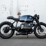 photo portrait d'une photo noir bmw cafe racer