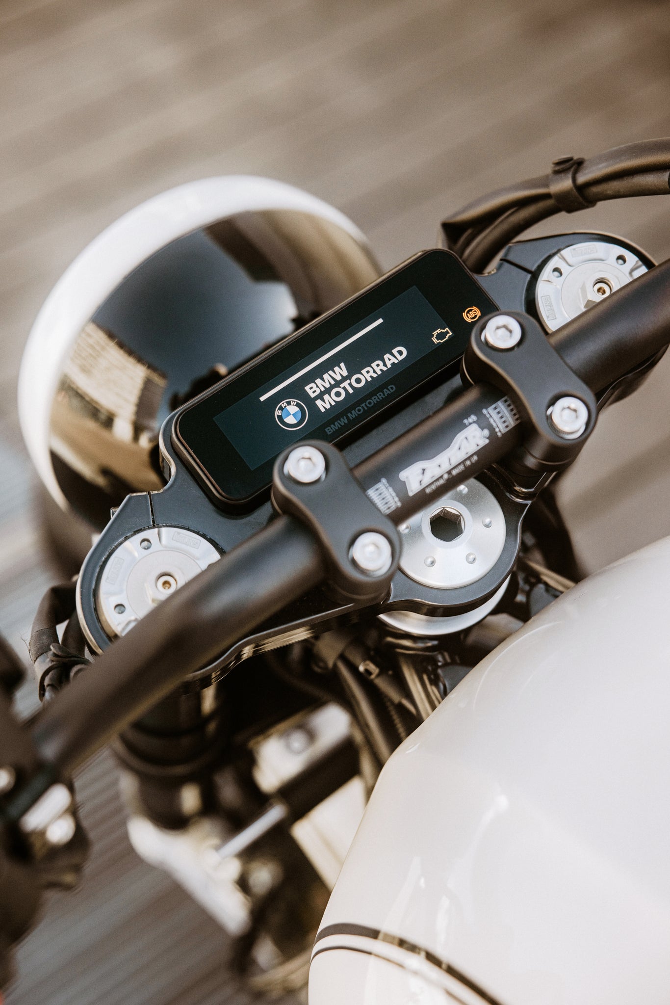 R12 BMW CREAM WHITE| STREET RACER SERIES – Ignition Custom Motorcycles